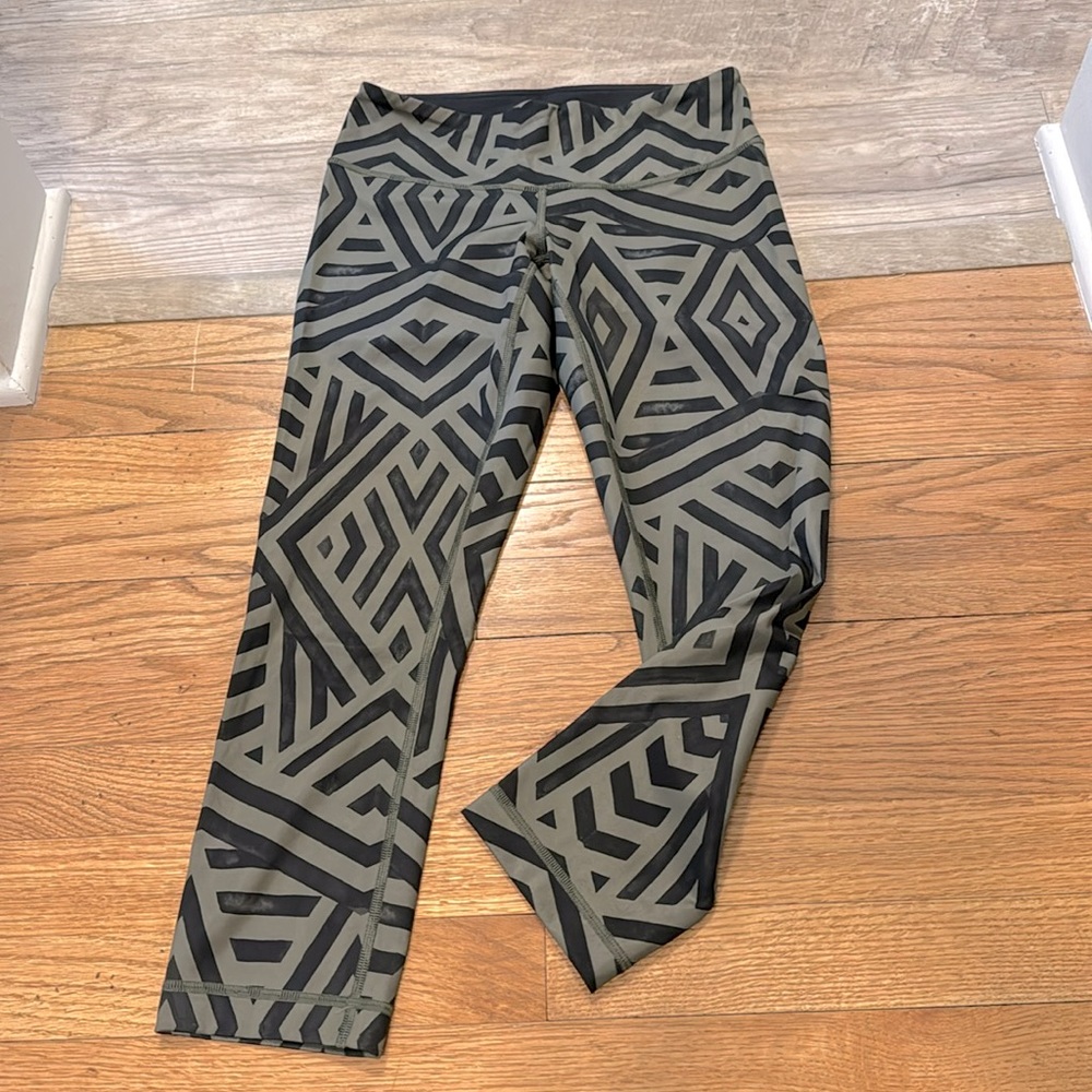 Lululemon wunder under luxtreme crops LIKE NEW